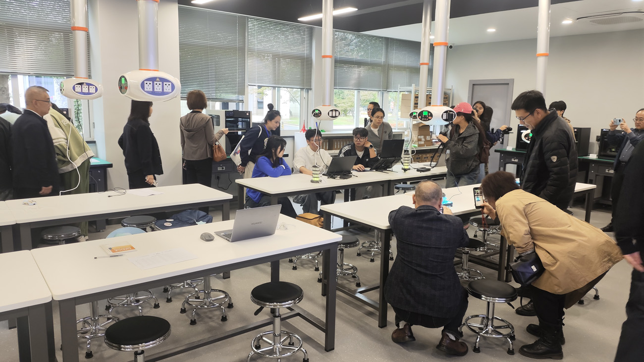 浙江工業(yè)大學(xué)之江學(xué)院創(chuàng)新教學(xué)實(shí)驗(yàn)室